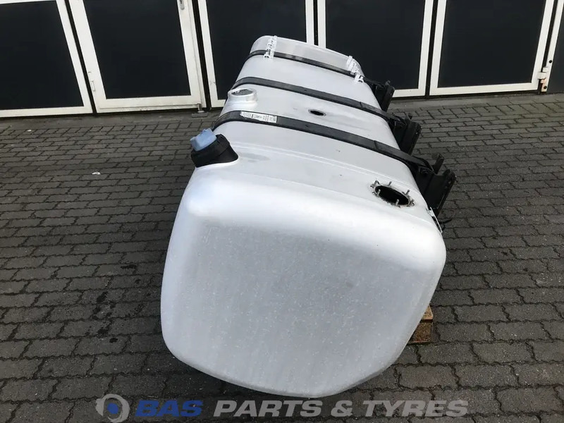 Mercedes-Benz Brandstoftank Mercedes 820 Liter A 960 470 34 01 - Réservoir de carburant pour Camion: photos 2 Mercedes-Benz Brandstoftank Mercedes 820 Liter A 960 470 34 01 - Réservoir de carburant pour Camion: photos 2