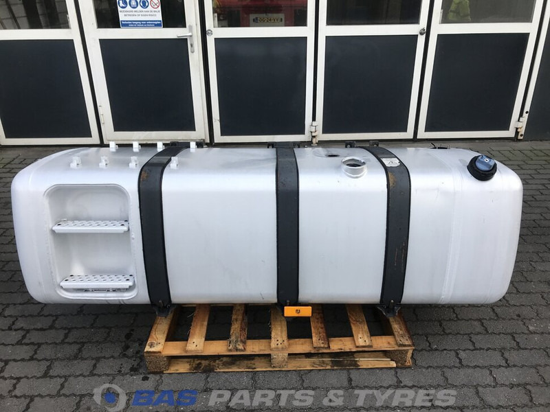 Mercedes-Benz Brandstoftank Mercedes 820 Liter A 960 470 34 01 - Réservoir de carburant pour Camion: photos 1 Mercedes-Benz Brandstoftank Mercedes 820 Liter A 960 470 34 01 - Réservoir de carburant pour Camion: photos 1
