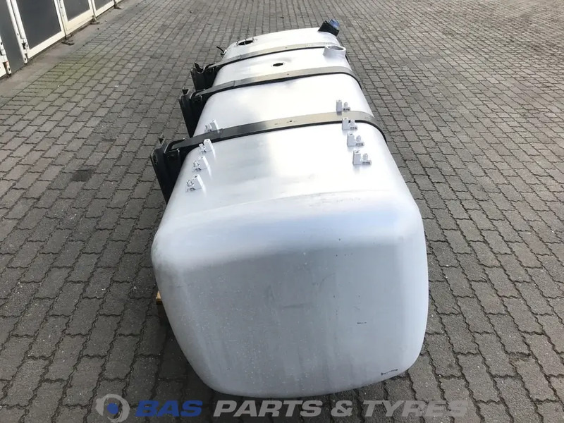Mercedes-Benz Brandstoftank Mercedes 820 Liter A 960 470 34 01 - Réservoir de carburant pour Camion: photos 4 Mercedes-Benz Brandstoftank Mercedes 820 Liter A 960 470 34 01 - Réservoir de carburant pour Camion: photos 4