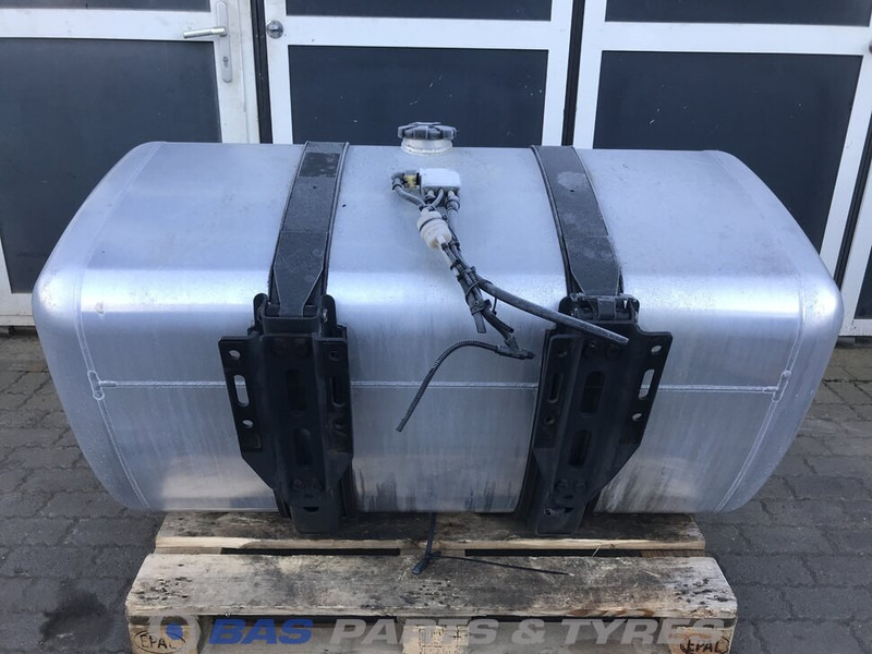 Mercedes-Benz - Réservoir de carburant pour Camion: photos 3 Mercedes-Benz - Réservoir de carburant pour Camion: photos 3