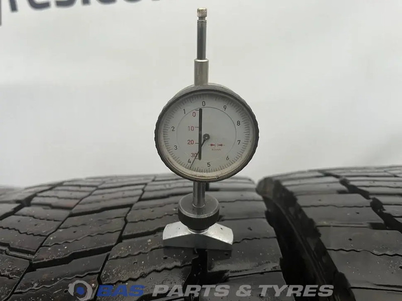 Michelin Michelin 315/70R22.5 X MULTI D 154/150 M+S 3PMSF gebruikte set - Pneu pour Camion: photos 3 Michelin Michelin 315/70R22.5 X MULTI D 154/150 M+S 3PMSF gebruikte set - Pneu pour Camion: photos 3