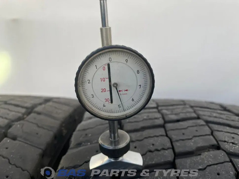 Michelin Michelin 315/70R22.5 X MULTI D 154/150 M+S 3PMSF gebruikte set - Pneu pour Camion: photos 3 Michelin Michelin 315/70R22.5 X MULTI D 154/150 M+S 3PMSF gebruikte set - Pneu pour Camion: photos 3