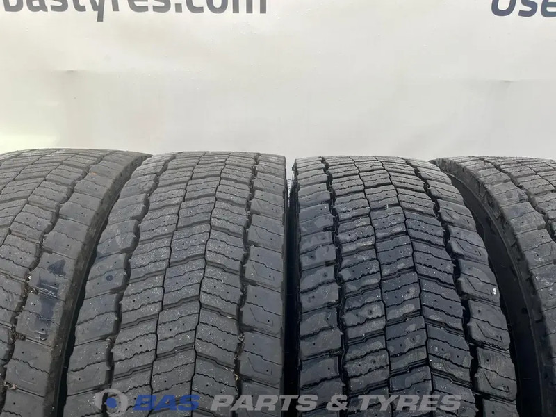 Michelin Michelin 315/70R22.5 X MULTI D 154/150 M+S 3PMSF gebruikte set - Pneu pour Camion: photos 2 Michelin Michelin 315/70R22.5 X MULTI D 154/150 M+S 3PMSF gebruikte set - Pneu pour Camion: photos 2