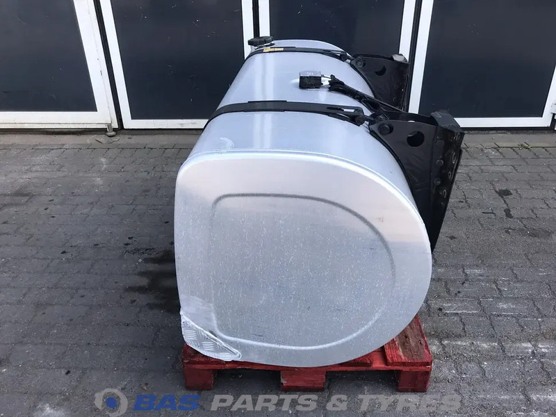 Volvo Brandstoftank Volvo 610 Liter G0000172 - Réservoir de carburant pour Camion: photos 2 Volvo Brandstoftank Volvo 610 Liter G0000172 - Réservoir de carburant pour Camion: photos 2