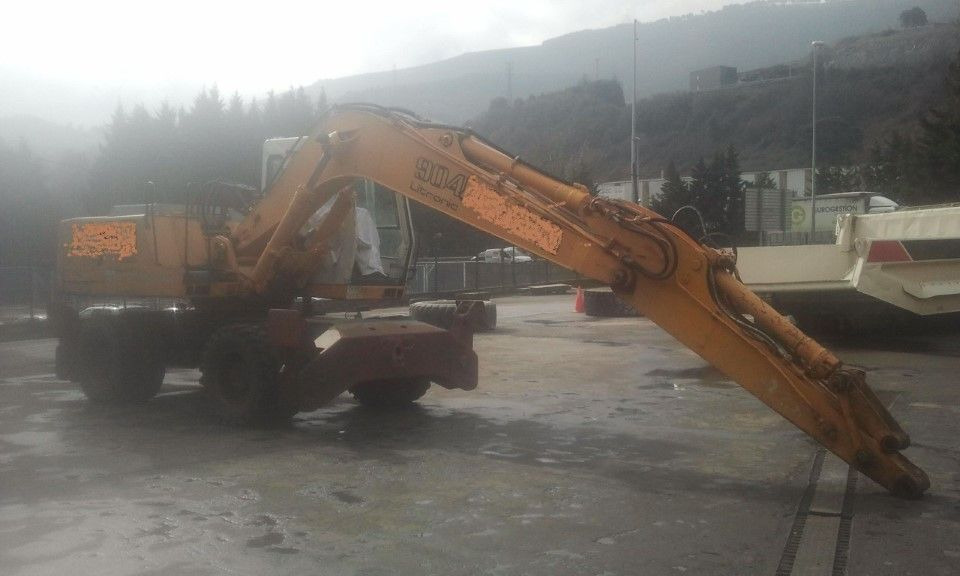 LIEBHERR A904LI S/N: 666-6005 (1998) - Pelle sur pneus: photos 2 LIEBHERR A904LI S/N: 666-6005 (1998) - Pelle sur pneus: photos 2