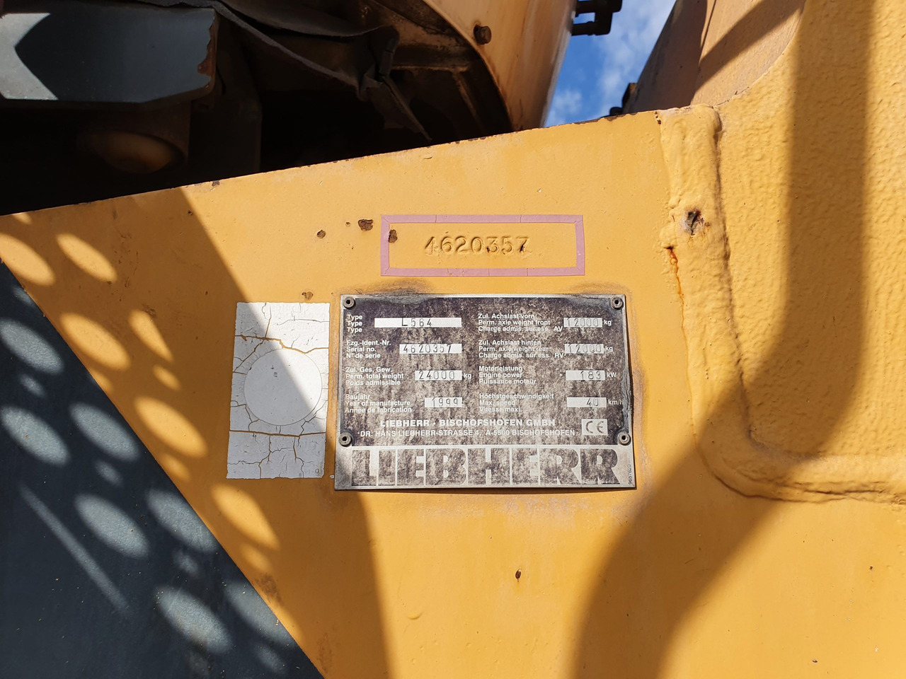 LIEBHERR L564 (1999) - Chargeuse sur pneus: photos 2 LIEBHERR L564 (1999) - Chargeuse sur pneus: photos 2