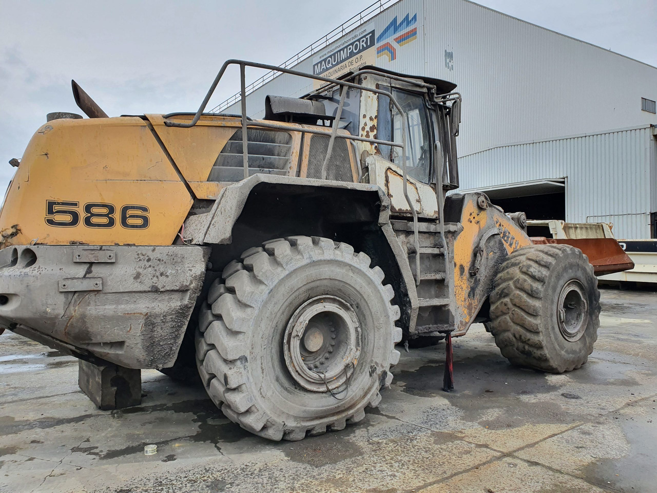 LIEBHERR L586 (2012) N/S: VATZ0461KZB032127 - Chargeuse sur pneus: photos 3 LIEBHERR L586 (2012) N/S: VATZ0461KZB032127 - Chargeuse sur pneus: photos 3