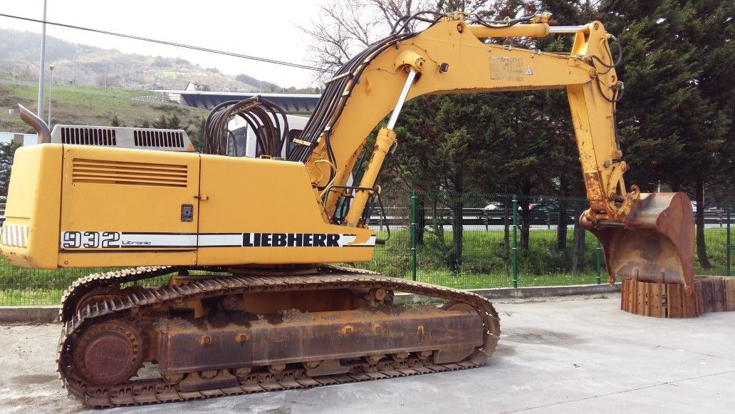 LIEBHERR R932LI N/S: 572-4218 y 572-4232 - Pelle sur chenille: photos 2 LIEBHERR R932LI N/S: 572-4218 y 572-4232 - Pelle sur chenille: photos 2