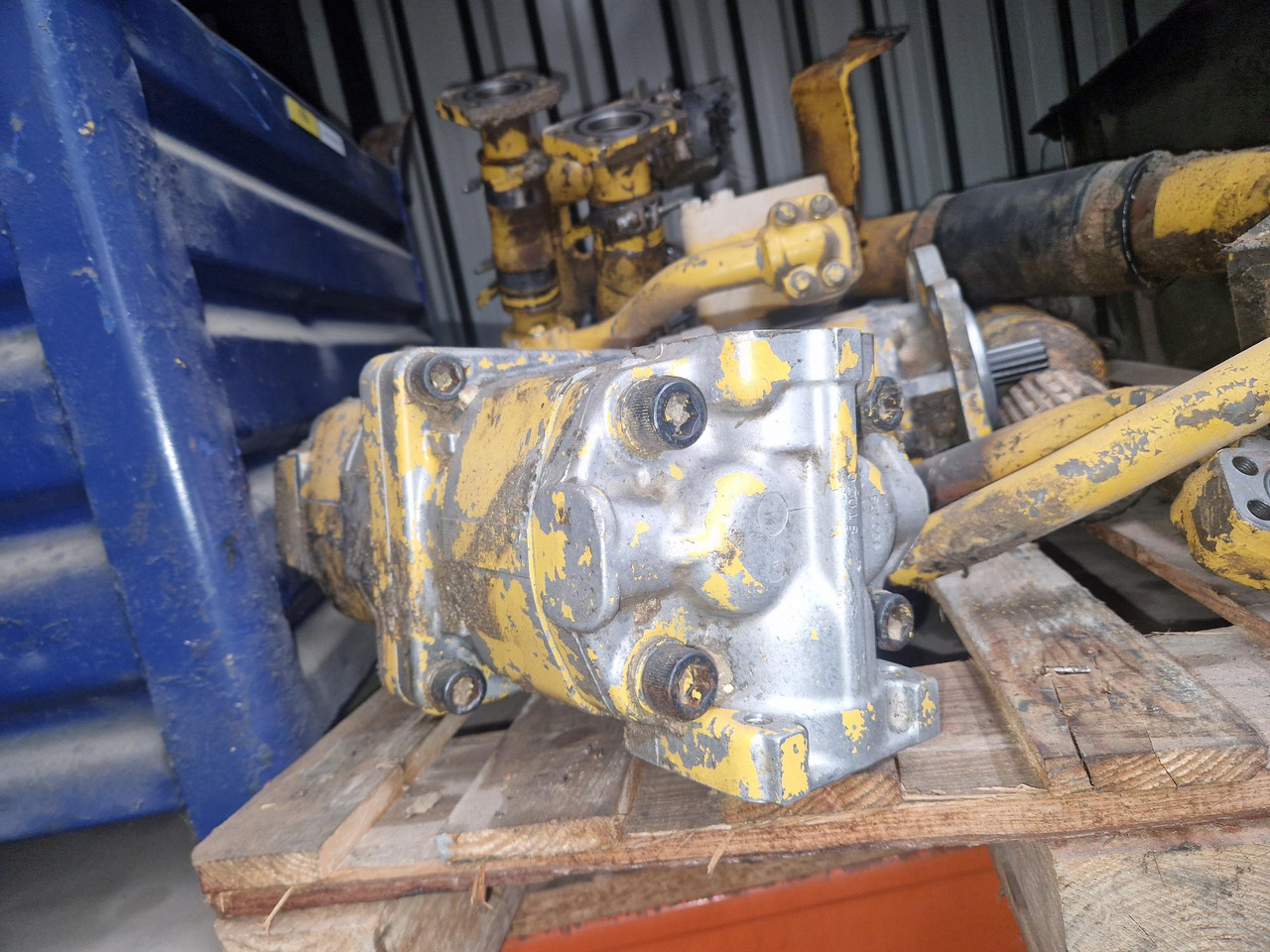 KOMATSU HD 465.3 - Pièces de rechange pour Engins de chantier: photos 1 KOMATSU HD 465.3 - Pièces de rechange pour Engins de chantier: photos 1