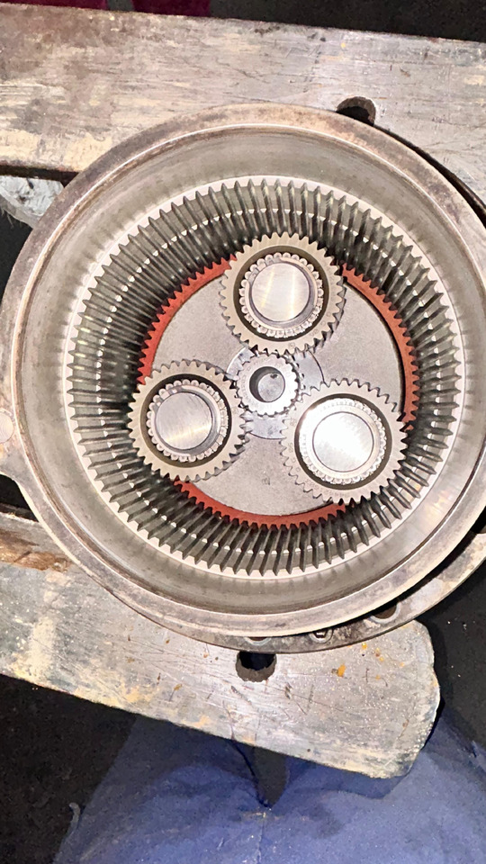 REDUCTOR GIRO SAT 225-220 - Moteur de rotation pour Engins de chantier: photos 5 REDUCTOR GIRO SAT 225-220 - Moteur de rotation pour Engins de chantier: photos 5