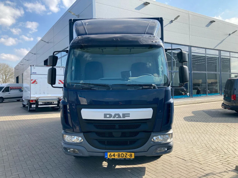 DAF LF 210 Day Cab, Plywood Box, Zijdeur, Laadklep - Camion fourgon: photos 2 DAF LF 210 Day Cab, Plywood Box, Zijdeur, Laadklep - Camion fourgon: photos 2