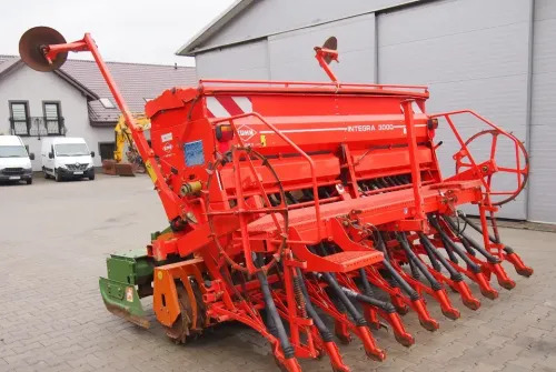 Agregat uprawowo-siewny Kuhn KE303 i INTEGRA 3000 2009 Agrebat uprawowo siewny, brona aktywna AMAZONE i KUHN - Combiné de semis: photos 5 Agregat uprawowo-siewny Kuhn KE303 i INTEGRA 3000 2009 Agrebat uprawowo siewny, brona aktywna AMAZONE i KUHN - Combiné de semis: photos 5