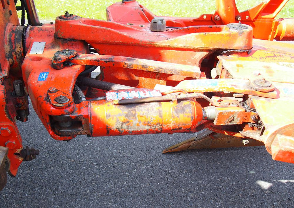 Pług obrotowy Kuhn Kuhn Vari-Master 150 4+1 Pług obracany Kuhn Vari-Master 150 4+1 - Charrue: photos 2 Pług obrotowy Kuhn Kuhn Vari-Master 150 4+1 Pług obracany Kuhn Vari-Master 150 4+1 - Charrue: photos 2