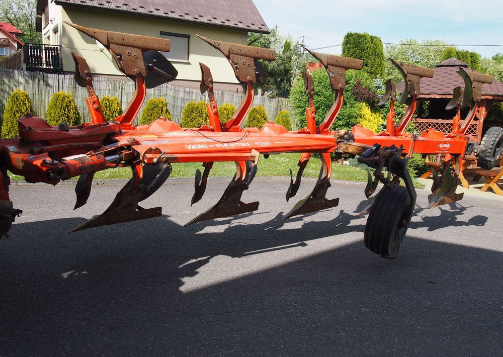 Pług obrotowy Kuhn Kuhn Vari-Master 150 4+1 Pług obracany Kuhn Vari-Master 150 4+1 - Charrue: photos 1 Pług obrotowy Kuhn Kuhn Vari-Master 150 4+1 Pług obracany Kuhn Vari-Master 150 4+1 - Charrue: photos 1