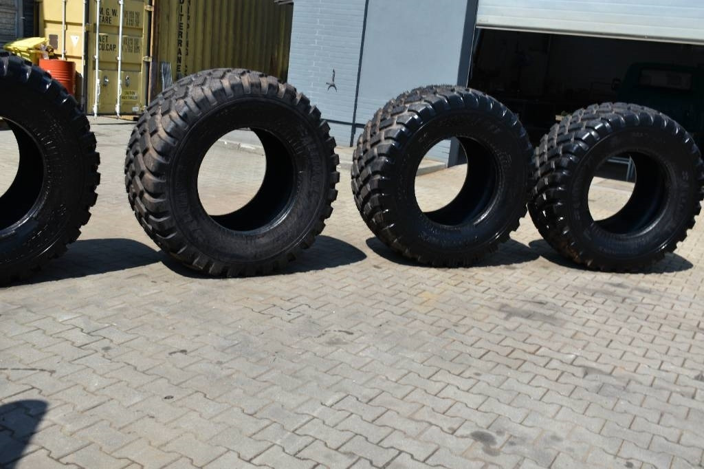 Alliance 600/55R26.5 / 882/ 165D /Steel Belted TL - Pneu pour Machine agricole: photos 2 Alliance 600/55R26.5 / 882/ 165D /Steel Belted TL - Pneu pour Machine agricole: photos 2