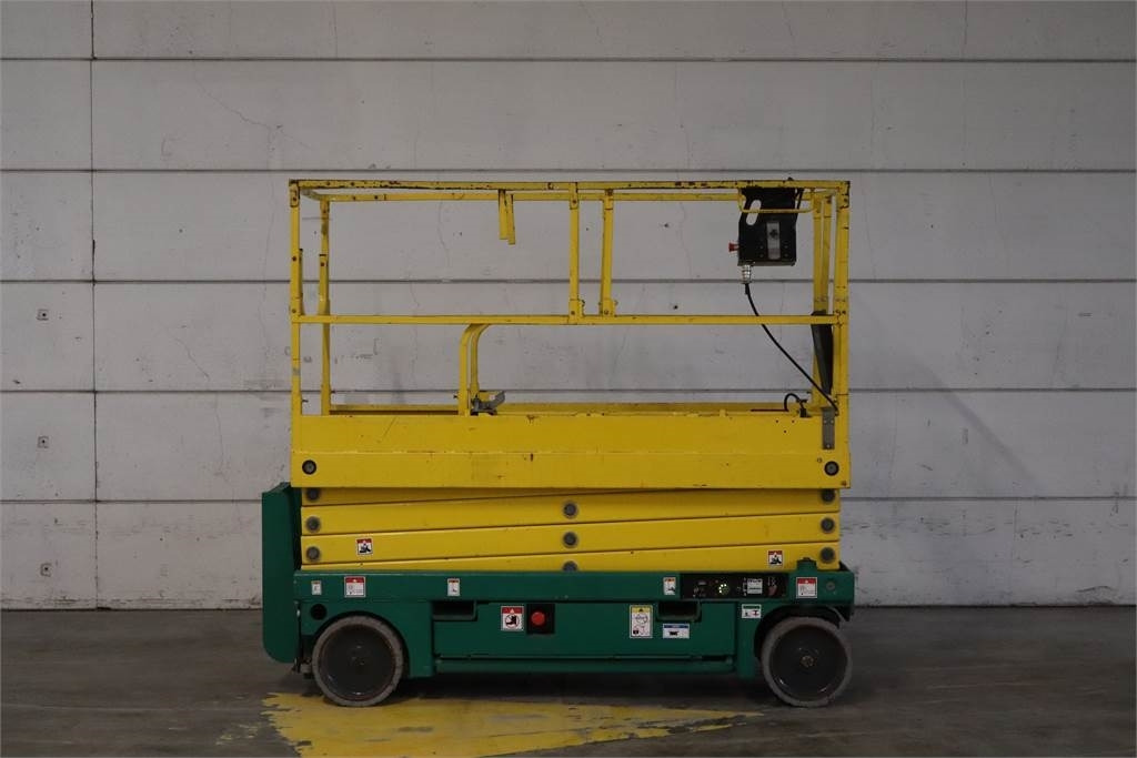 Haulotte Compact 10 N - Nacelle ciseaux: photos 1 Haulotte Compact 10 N - Nacelle ciseaux: photos 1