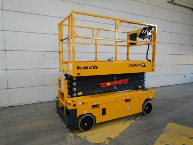 Haulotte Compact 12 AE - Nacelle ciseaux: photos 2 Haulotte Compact 12 AE - Nacelle ciseaux: photos 2