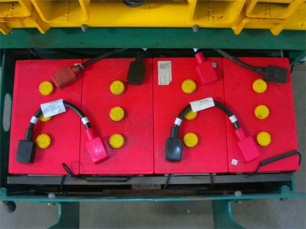 Haulotte Compact 14 - Nacelle ciseaux: photos 3 Haulotte Compact 14 - Nacelle ciseaux: photos 3