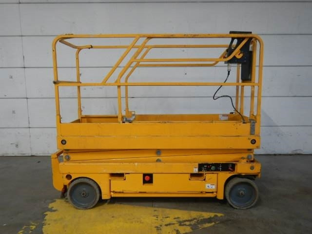 Haulotte Compact 8CU - Nacelle ciseaux: photos 1 Haulotte Compact 8CU - Nacelle ciseaux: photos 1