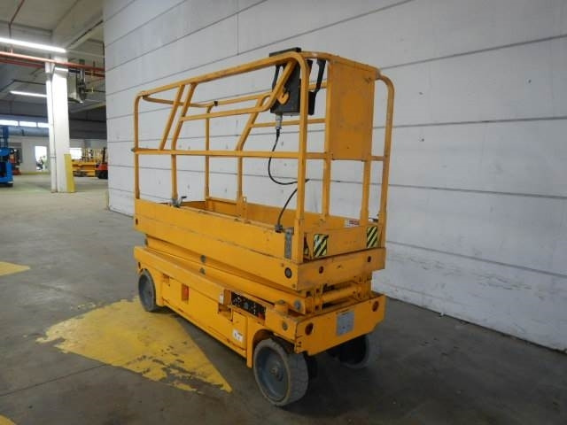 Haulotte Compact 8CU - Nacelle ciseaux: photos 3 Haulotte Compact 8CU - Nacelle ciseaux: photos 3