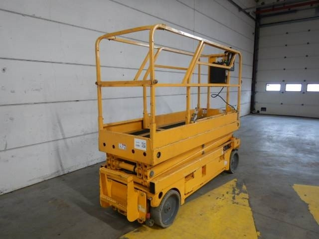 Haulotte Compact 8CU - Nacelle ciseaux: photos 2 Haulotte Compact 8CU - Nacelle ciseaux: photos 2