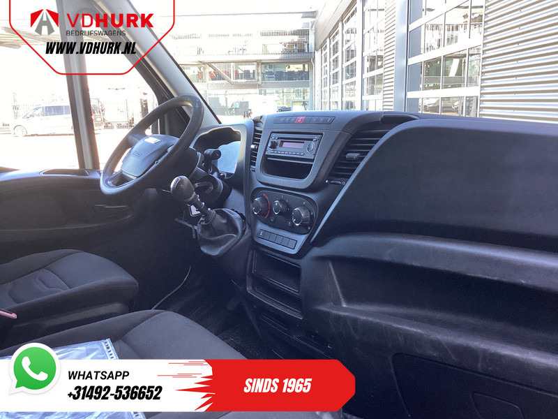 Iveco Daily 35C13V 2.3 L2H2 EXPORT ONLY Dubbel lucht/ 3.5t Trekverm./ Airco/ 3 Persoons/ Gev. Stoel/ Trekhaak - Fourgon utilitaire: photos 3 Iveco Daily 35C13V 2.3 L2H2 EXPORT ONLY Dubbel lucht/ 3.5t Trekverm./ Airco/ 3 Persoons/ Gev. Stoel/ Trekhaak - Fourgon utilitaire: photos 3