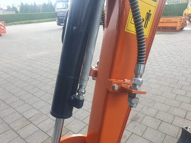 Mini pelle Hitachi ZX10U - 6 serie - 33 working hours -: photos 8