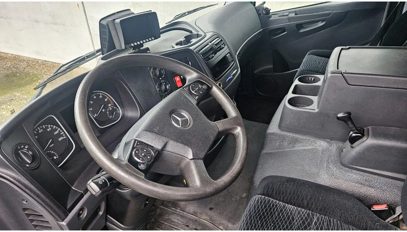 Mercedes-Benz Atego 1018 *L*Achteruitrijcamera*Automaat*Airco*Dhollandia Laadbrug*7149cm - Camion: photos 4 Mercedes-Benz Atego 1018 *L*Achteruitrijcamera*Automaat*Airco*Dhollandia Laadbrug*7149cm - Camion: photos 4