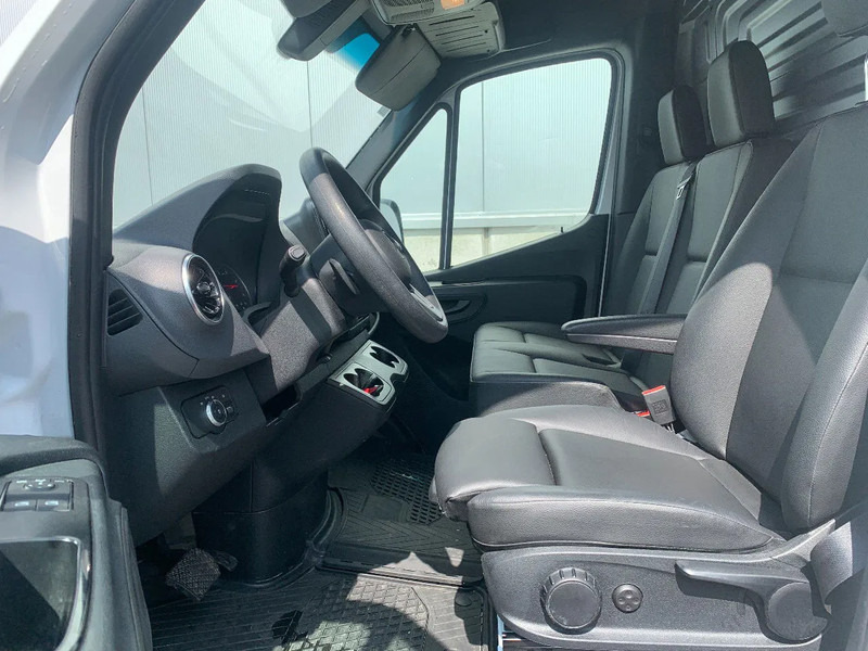 Mercedes-Benz Sprinter 317 CDI*L2H2*TREKHAAK 3,5TON*ACHTERUITRIJCAMERA*NAVI* - Fourgon utilitaire: photos 3 Mercedes-Benz Sprinter 317 CDI*L2H2*TREKHAAK 3,5TON*ACHTERUITRIJCAMERA*NAVI* - Fourgon utilitaire: photos 3
