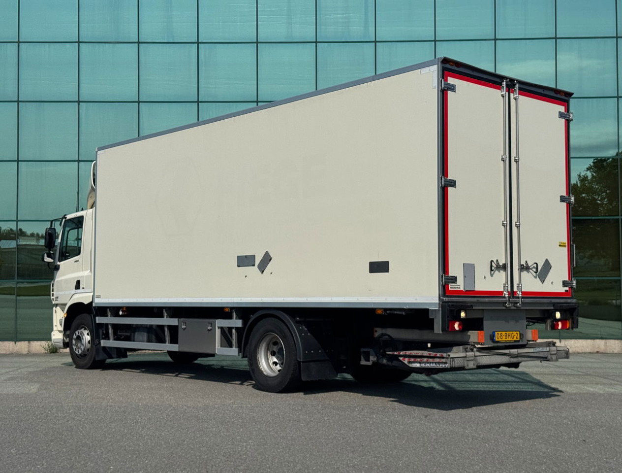 DAF CF 250 Carrier Supra 1150 Multi Temp 561.000 KM Tail Lift NL Truck - Camion frigorifique: photos 3 DAF CF 250 Carrier Supra 1150 Multi Temp 561.000 KM Tail Lift NL Truck - Camion frigorifique: photos 3