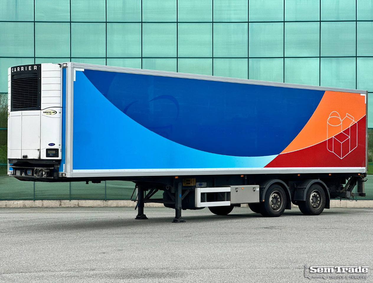 Gray and Adams City Trailer Carrier Vector 1850 MT TRI-Temp Tail Lift Side Door Steering Axle 3 Pieces Available - Semi-remorque frigorifique: photos 1 Gray and Adams City Trailer Carrier Vector 1850 MT TRI-Temp Tail Lift Side Door Steering Axle 3 Pieces Available - Semi-remorque frigorifique: photos 1