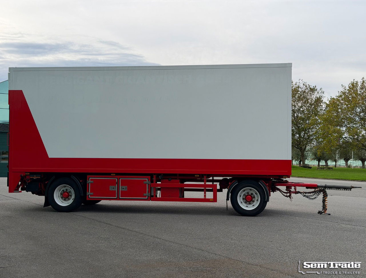Heiwo Chassis + Isolated BOX 770x250x270 Inside Tail Lift Super Condition - Remorque fourgon: photos 5 Heiwo Chassis + Isolated BOX 770x250x270 Inside Tail Lift Super Condition - Remorque fourgon: photos 5
