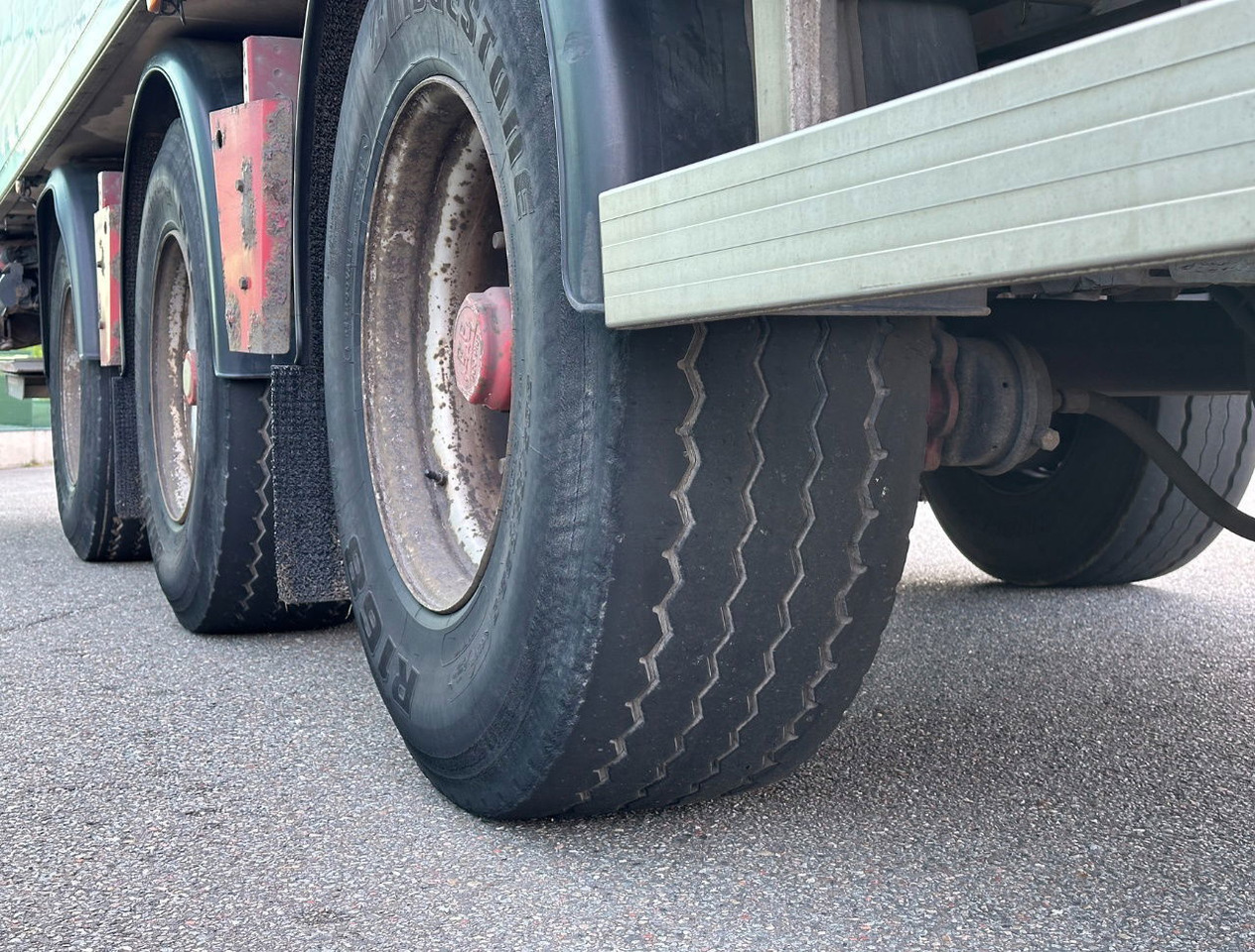 Semi-remorque frigorifique Renders Chereau Carrier Maxima 1300 Steering Axle Tail Lift Belgium Trailer: photos 14 Semi-remorque frigorifique Renders Chereau Carrier Maxima 1300 Steering Axle Tail Lift Belgium Trailer: photos 14