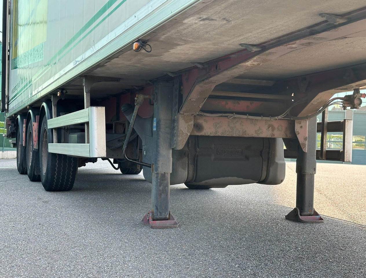 Semi-remorque frigorifique Renders Chereau Carrier Maxima 1300 Steering Axle Tail Lift Belgium Trailer: photos 13 Semi-remorque frigorifique Renders Chereau Carrier Maxima 1300 Steering Axle Tail Lift Belgium Trailer: photos 13