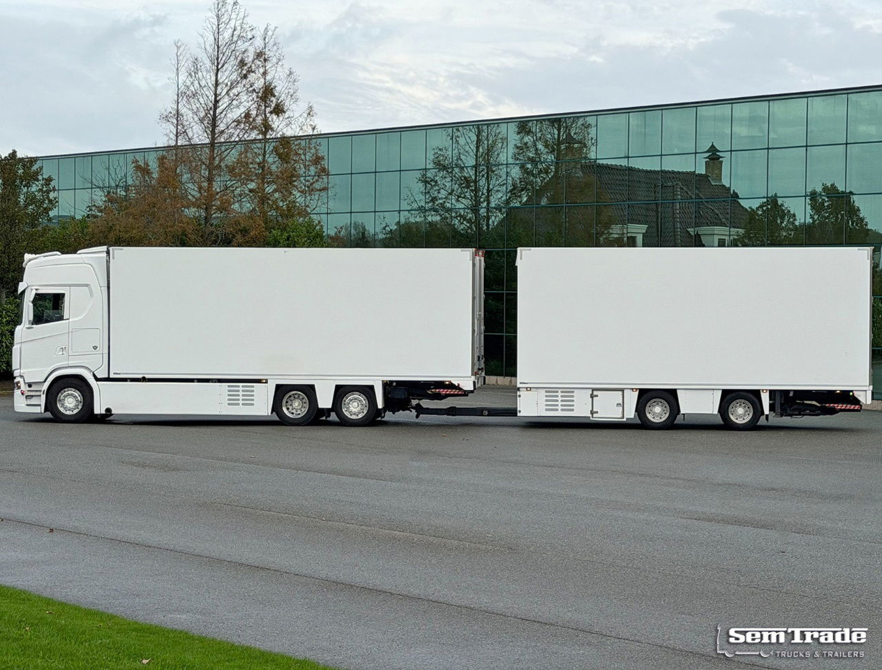 Scania S660 V8 Retarder Full Options 50CC VAN Beurden Boxes 2x Lift Super Condition - Camion frigorifique: photos 2 Scania S660 V8 Retarder Full Options 50CC VAN Beurden Boxes 2x Lift Super Condition - Camion frigorifique: photos 2