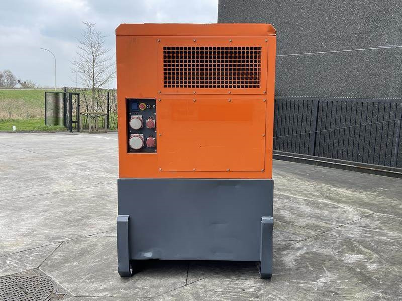 Atlas-Copco QAS 325 VD - Groupe électrogène: photos 4 Atlas-Copco QAS 325 VD - Groupe électrogène: photos 4