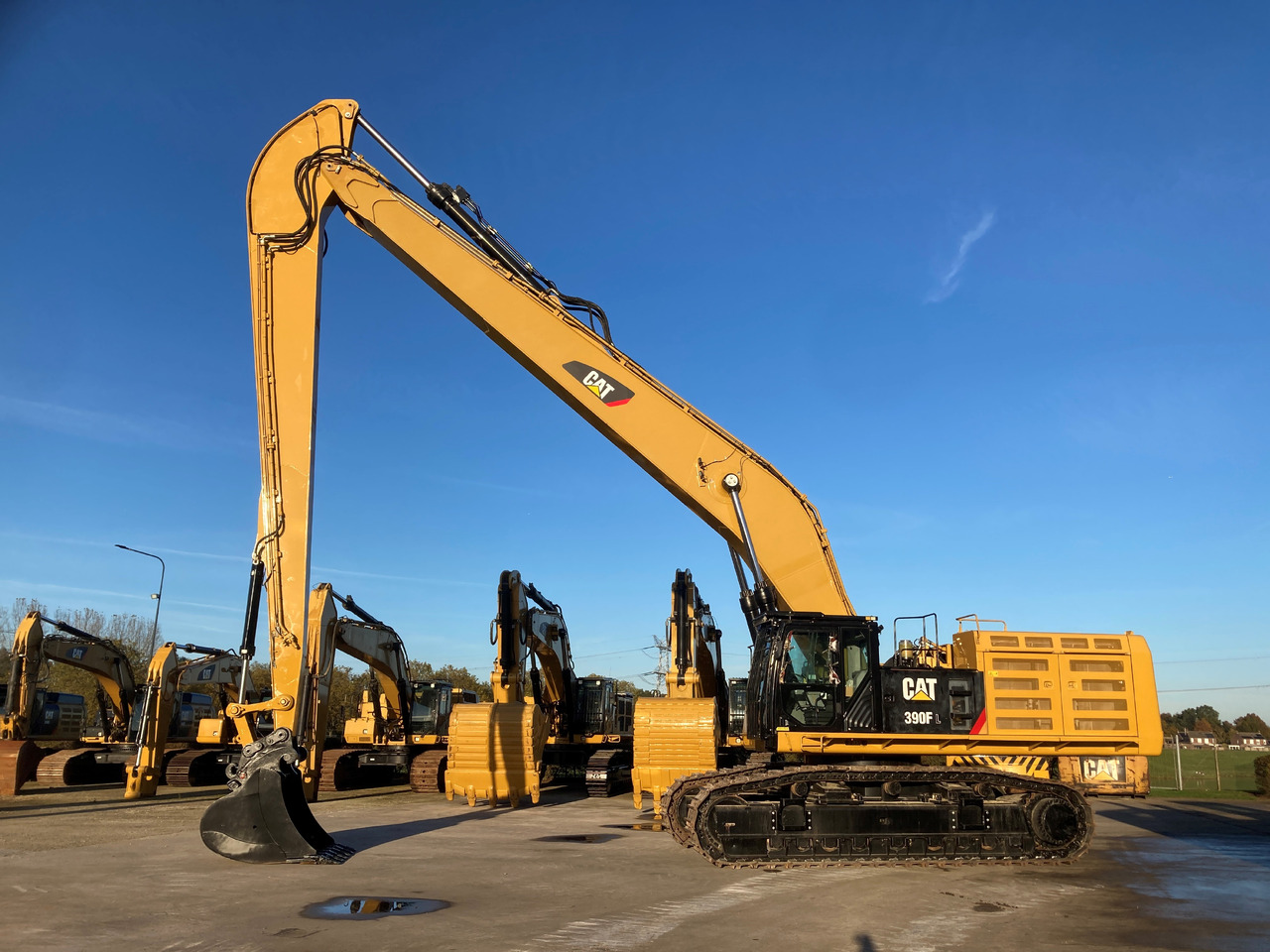 CATERPILLAR 390F Long Reach (coming in) - Pelle sur chenille: photos 1 CATERPILLAR 390F Long Reach (coming in) - Pelle sur chenille: photos 1