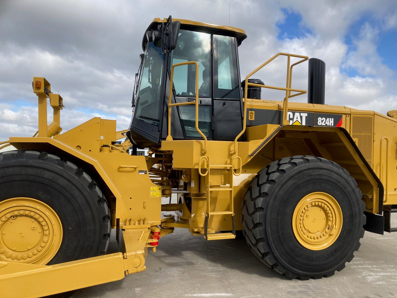 CATERPILLAR 824H - Bulldozer: photos 2 CATERPILLAR 824H - Bulldozer: photos 2