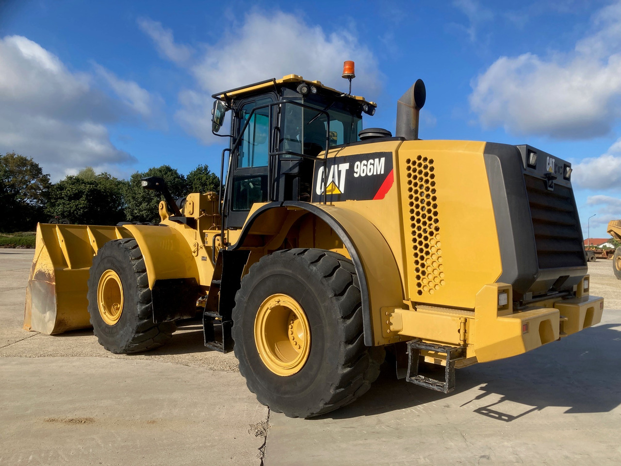 CATERPILLAR 966M - Chargeuse sur pneus: photos 1 CATERPILLAR 966M - Chargeuse sur pneus: photos 1