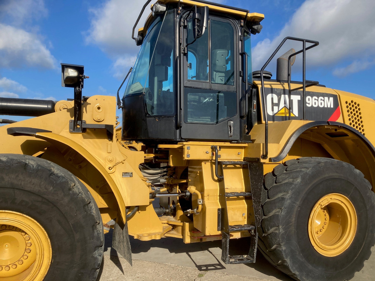 CATERPILLAR 966M - Chargeuse sur pneus: photos 2 CATERPILLAR 966M - Chargeuse sur pneus: photos 2