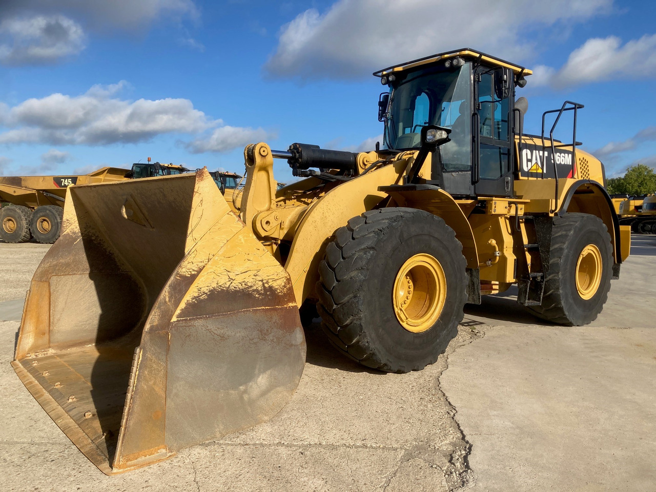 CATERPILLAR 966M - Chargeuse sur pneus: photos 3 CATERPILLAR 966M - Chargeuse sur pneus: photos 3