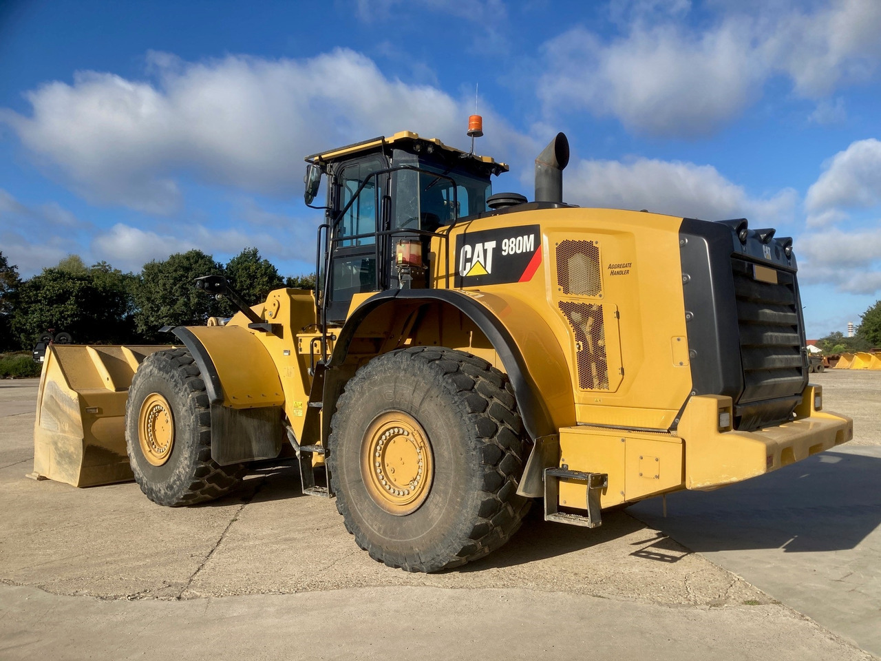 Chargeuse sur pneus CATERPILLAR 980M: photos 1