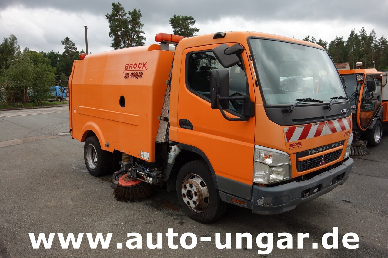 Mitsubishi Fuso Canter 7C15 mit Brock SL 140/2 Kehrmaschine Euro 4 - Balayeuse de voirie: photos 1 Mitsubishi Fuso Canter 7C15 mit Brock SL 140/2 Kehrmaschine Euro 4 - Balayeuse de voirie: photos 1