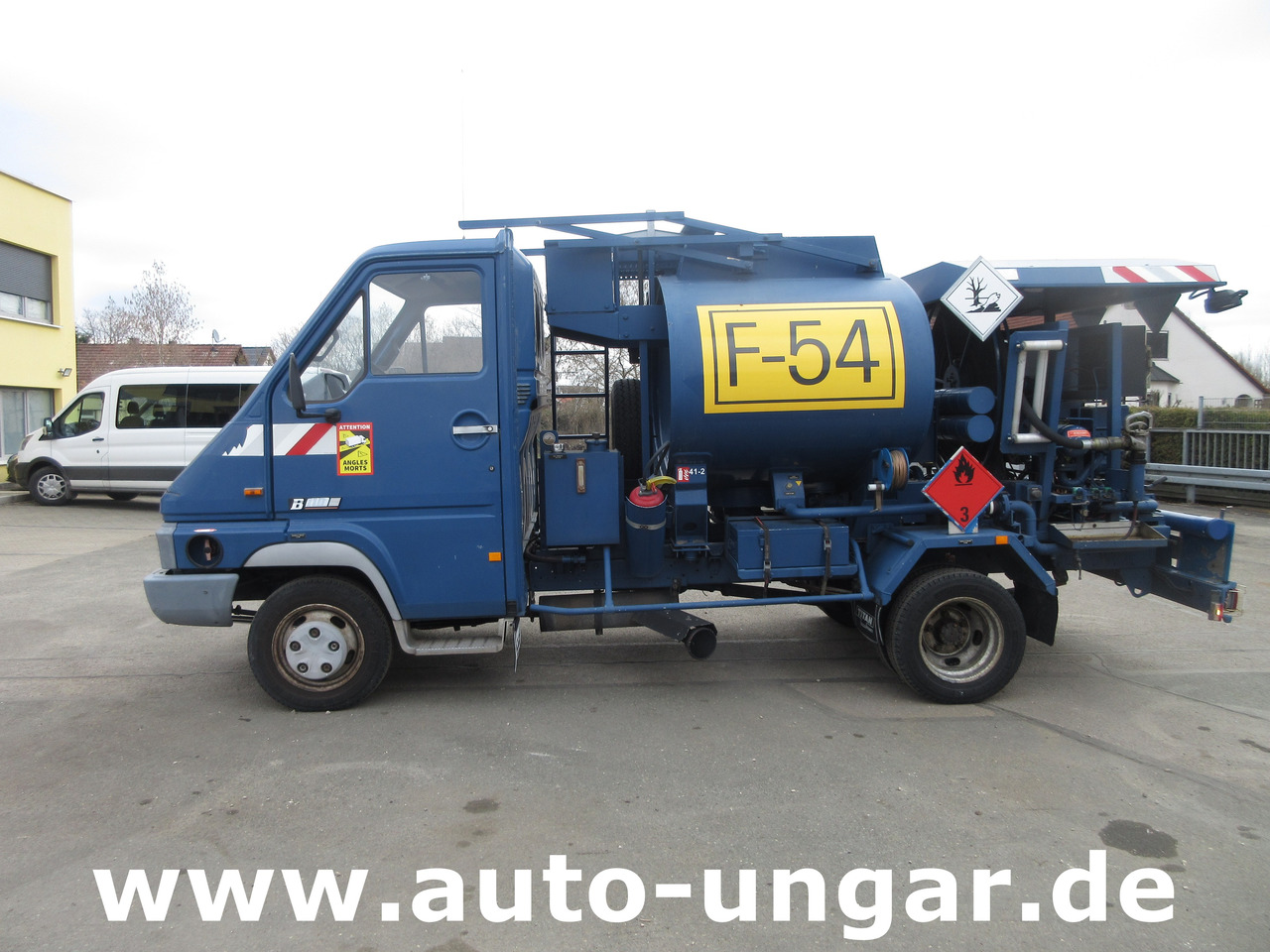 Renault B110 Titan Aviation AVGas Refueller Jet Tanker 2000l Aviteilleur GSE - Camion citerne: photos 2 Renault B110 Titan Aviation AVGas Refueller Jet Tanker 2000l Aviteilleur GSE - Camion citerne: photos 2
