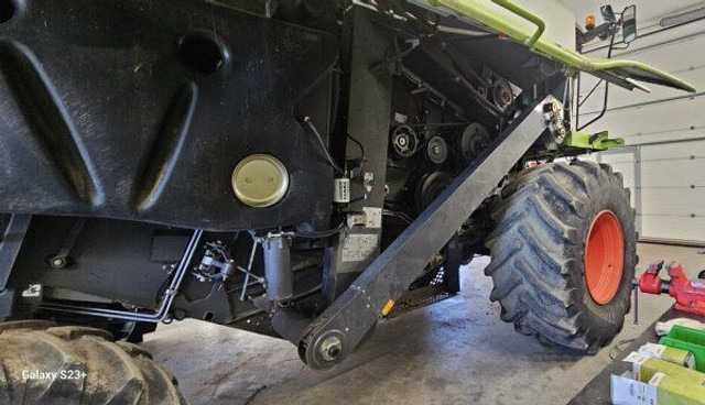 Moissonneuse-batteuse pour transport de la nourriture Claas Tucano 450 (839) +V 750: photos 11