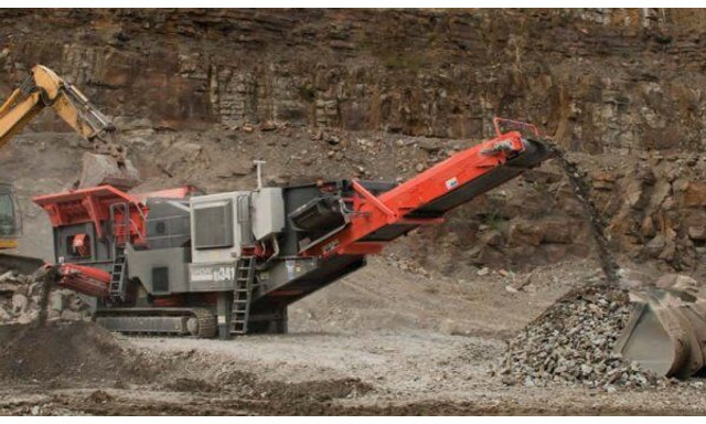 Sandvik QJ 341+ (51t mobil) - Concasseur à mâchoires: photos 4 Sandvik QJ 341+ (51t mobil) - Concasseur à mâchoires: photos 4