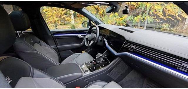 Voiture Volkswagen Touareg 3.0 TDi R-line 4-motion: photos 8