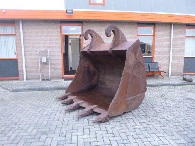 BECO CW70 - Godet pour Pelle sur chenille: photos 1 BECO CW70 - Godet pour Pelle sur chenille: photos 1