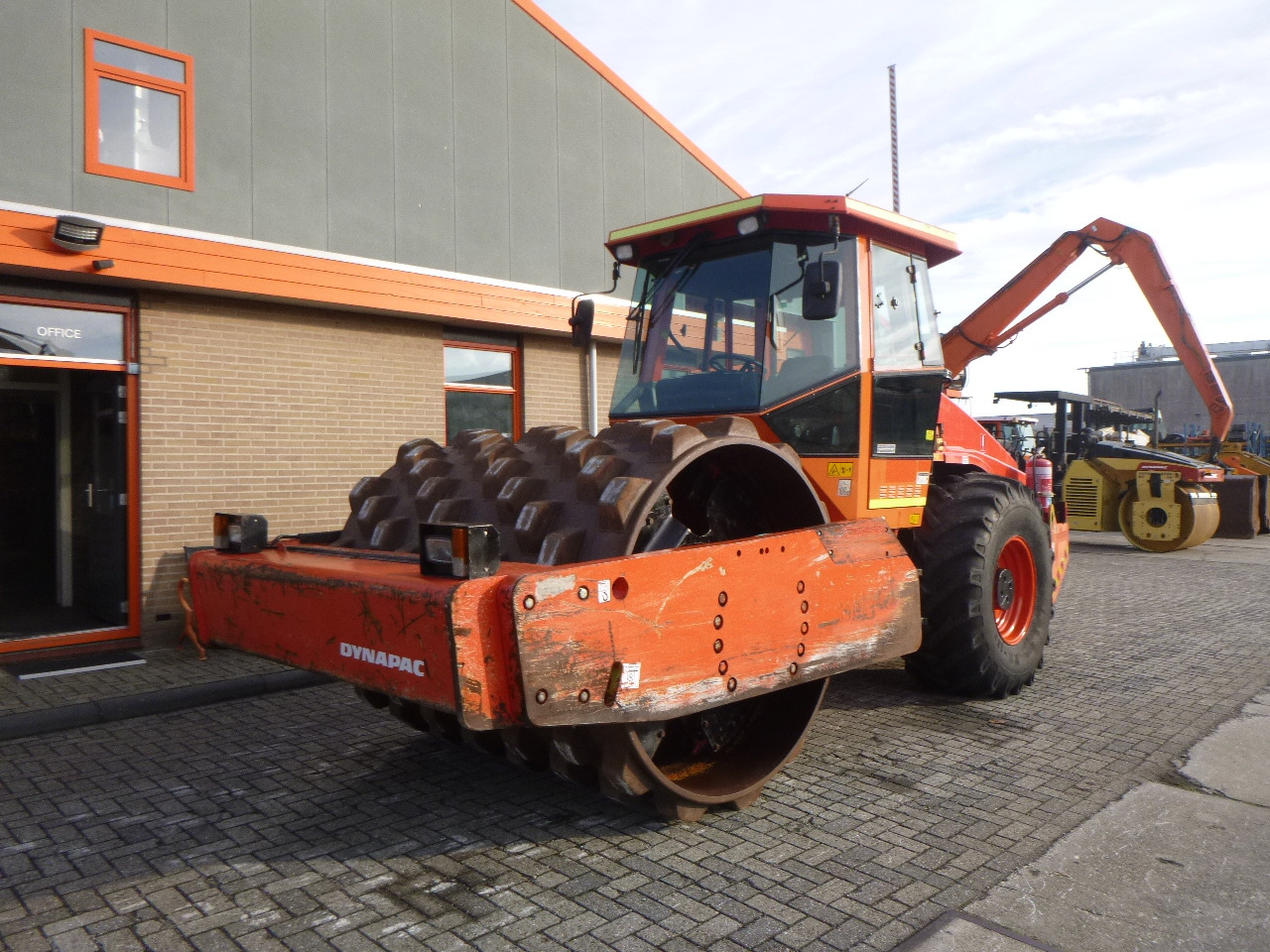 Compacteur à pieds de mouton/ Monocylindre DYNAPAC CA612PD: photos 16