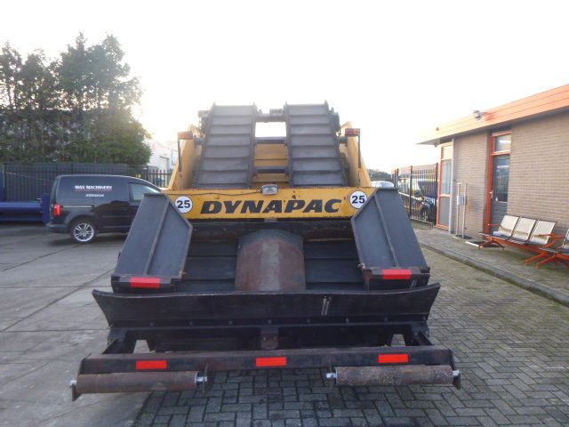 Travaux routiers DYNAPAC HR21  Chip Spreader: photos 6